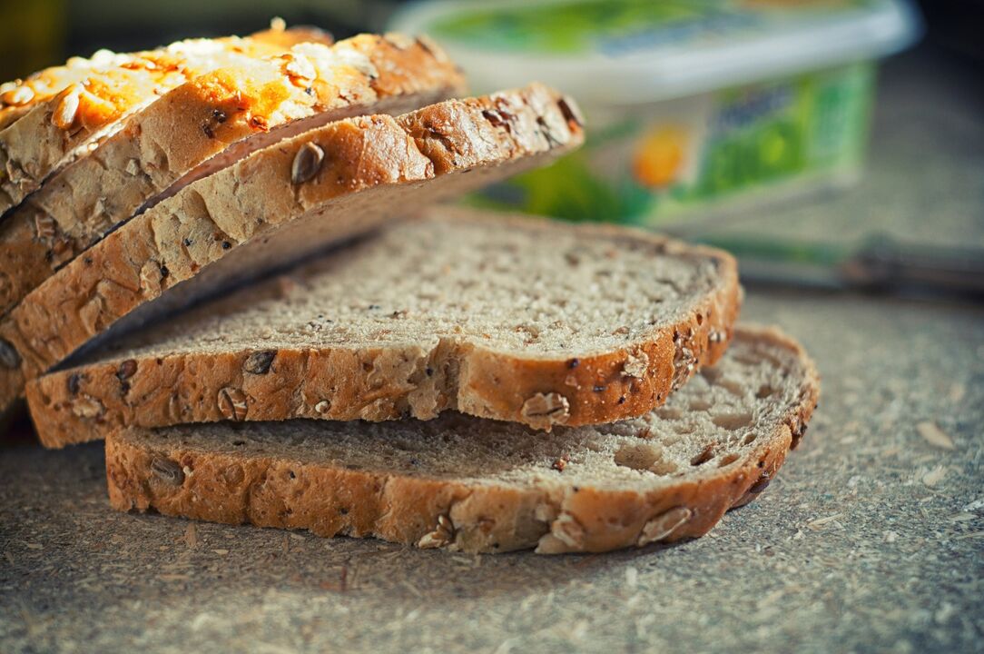 4 kraujo grupei skirta dieta leidžia į savo racioną įtraukti viso grūdo duoną. 
