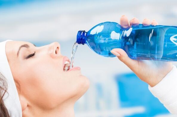 Gerdami daug vandens per savaitę galite atsikratyti 5 kg antsvorio
